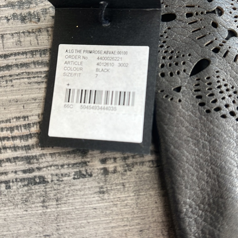 Burberry Leather Primrose gloves - Picture 11 of 17